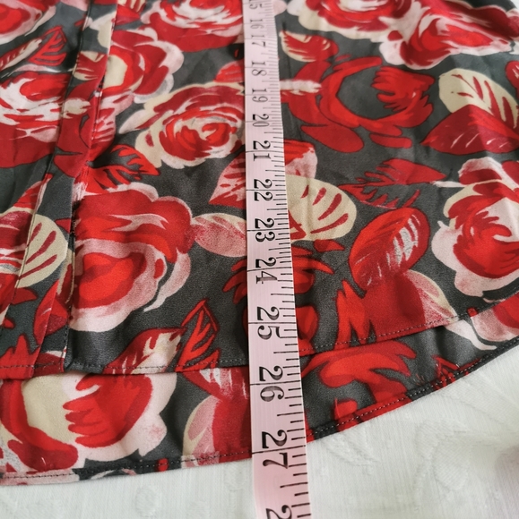 NYDJ Red Floral Blouse Side Medium - Picture 7 of 8